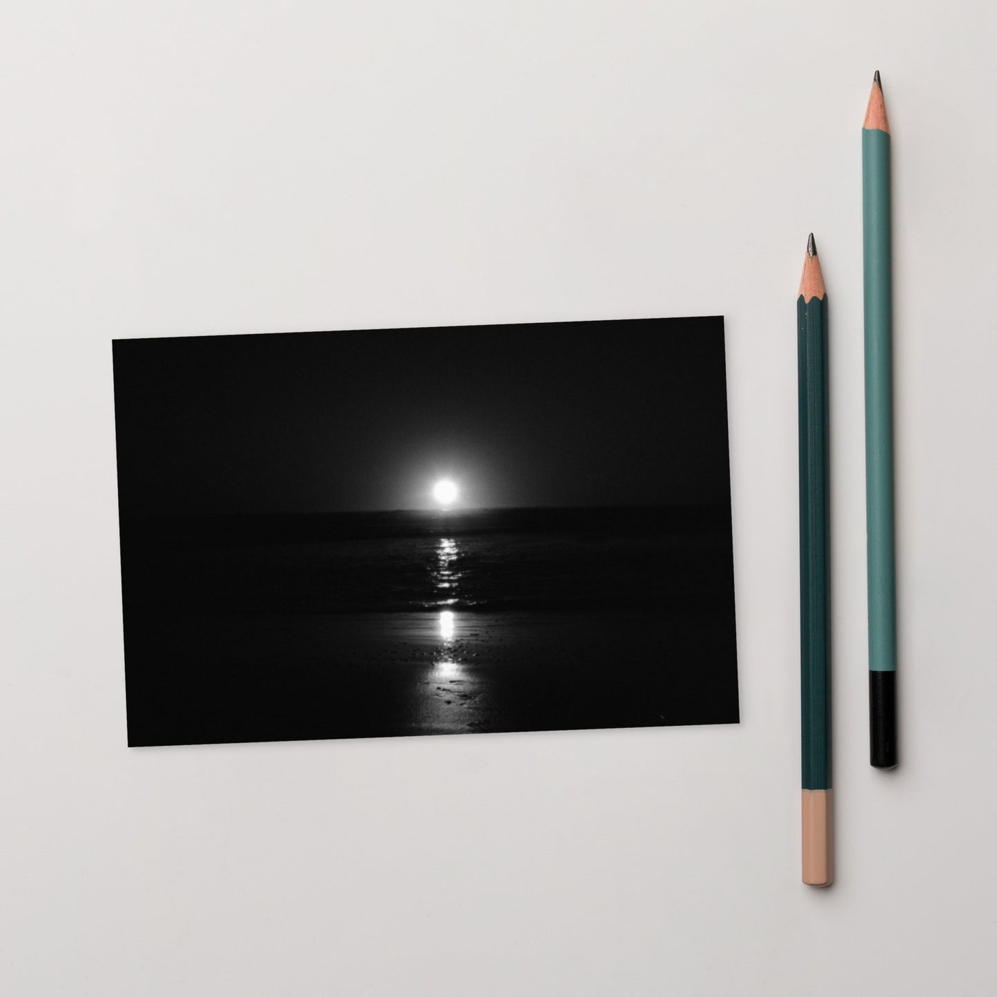 Minimalist postcard featuring the 'Ocean Sunbeams (B&W)' photograph, perfect as a greeting card or miniature art print. / 「Ocean Sunbeams (B&W)」ポストカード：海面に反射する光をモノクロで捉えた、洗練されたミニマルなデザインのアートポストカード。
