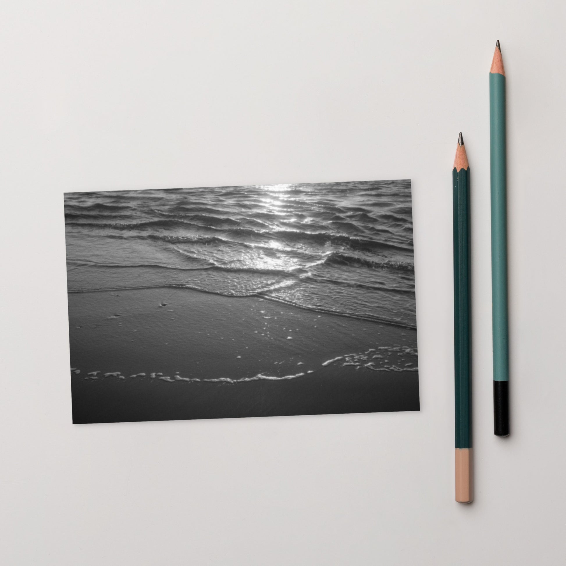 Minimalist mode style 'Ocean Beach' black and white photo postcard, printed on high-quality matte paper / モードストリート系「Ocean Beach（オーシャンビーチ）」モノクロ写真ポストカード（高品質マット紙プリント）