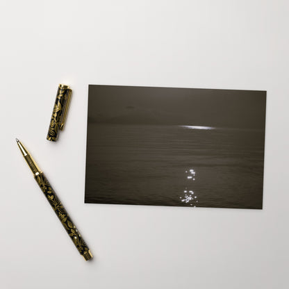 Minimalist streetwear style postcard featuring the 'Sea and Sunshine (B&W)' photo art. / モードストリート系ポストカード：「海と太陽（モノクロ）」のフォトアートを配したデザイン。