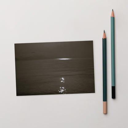 Minimalist streetwear style postcard featuring the 'Sea and Sunshine (B&W)' photo art. / モードストリート系ポストカード：「海と太陽（モノクロ）」のフォトアートを配したデザイン。