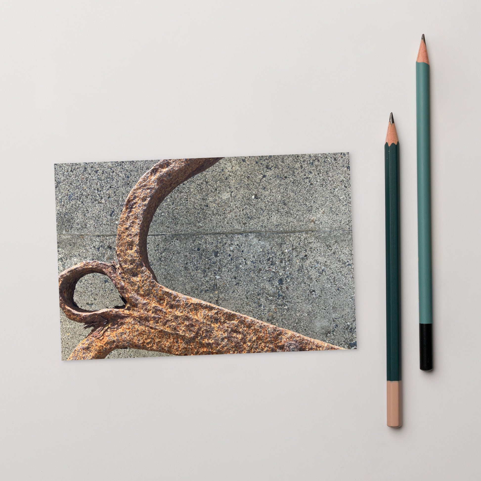 Minimalist streetwear style postcard featuring the 'Anchor' photo art. / モードストリート系ポストカード：「アンカー（錨）」のフォトアートを配したデザイン。