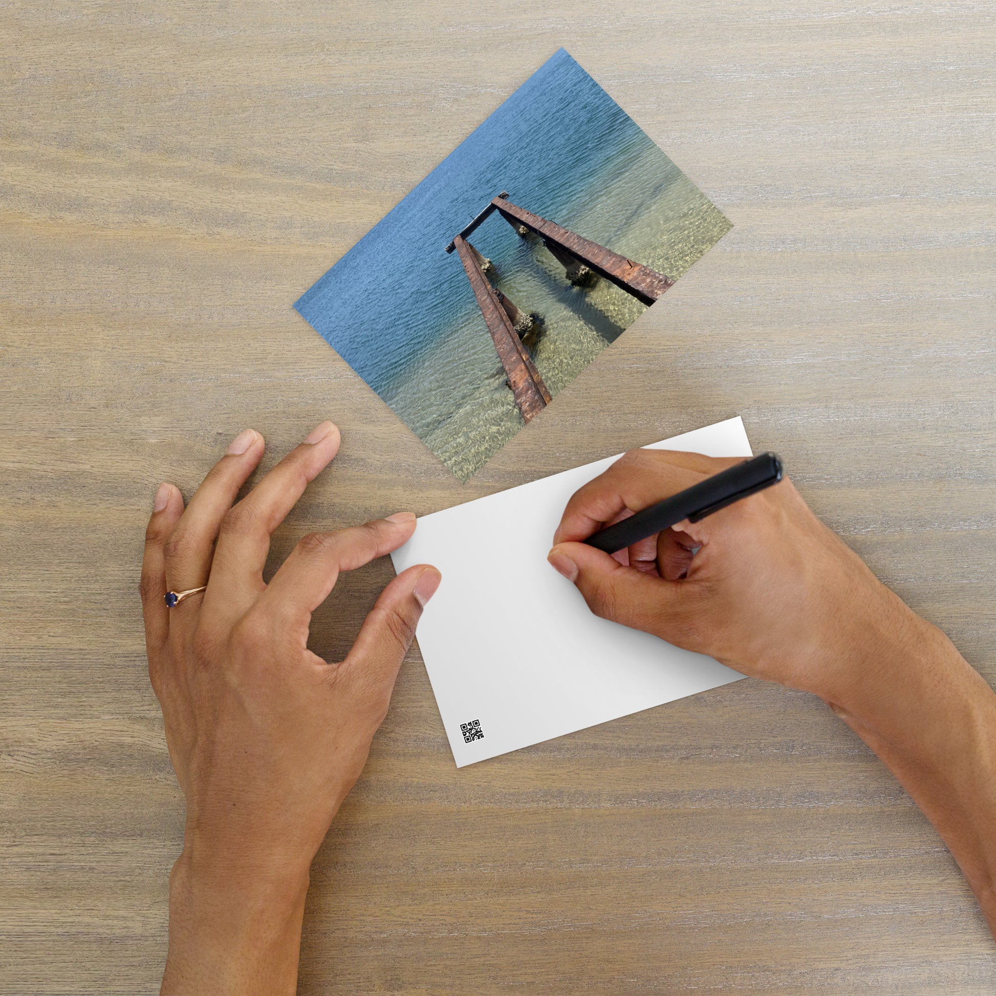 Minimalist art postcard featuring the 'Sea and Pier' photo art. / ポストカード：「海と桟橋」のフォトアートを配したミニマリストデザイン。