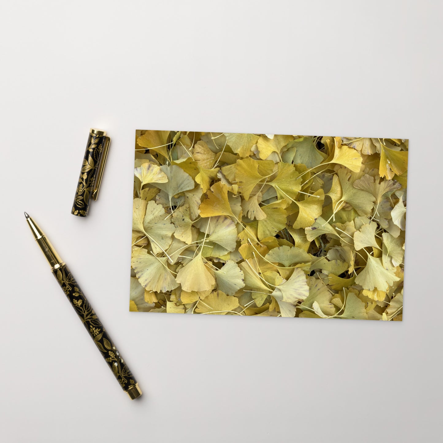 Minimalist art postcard featuring the 'Ginkgo Fallen Leaves' photo art. / ポストカード：「イチョウの落ち葉」のフォトアートを配したミニマリストデザイン。