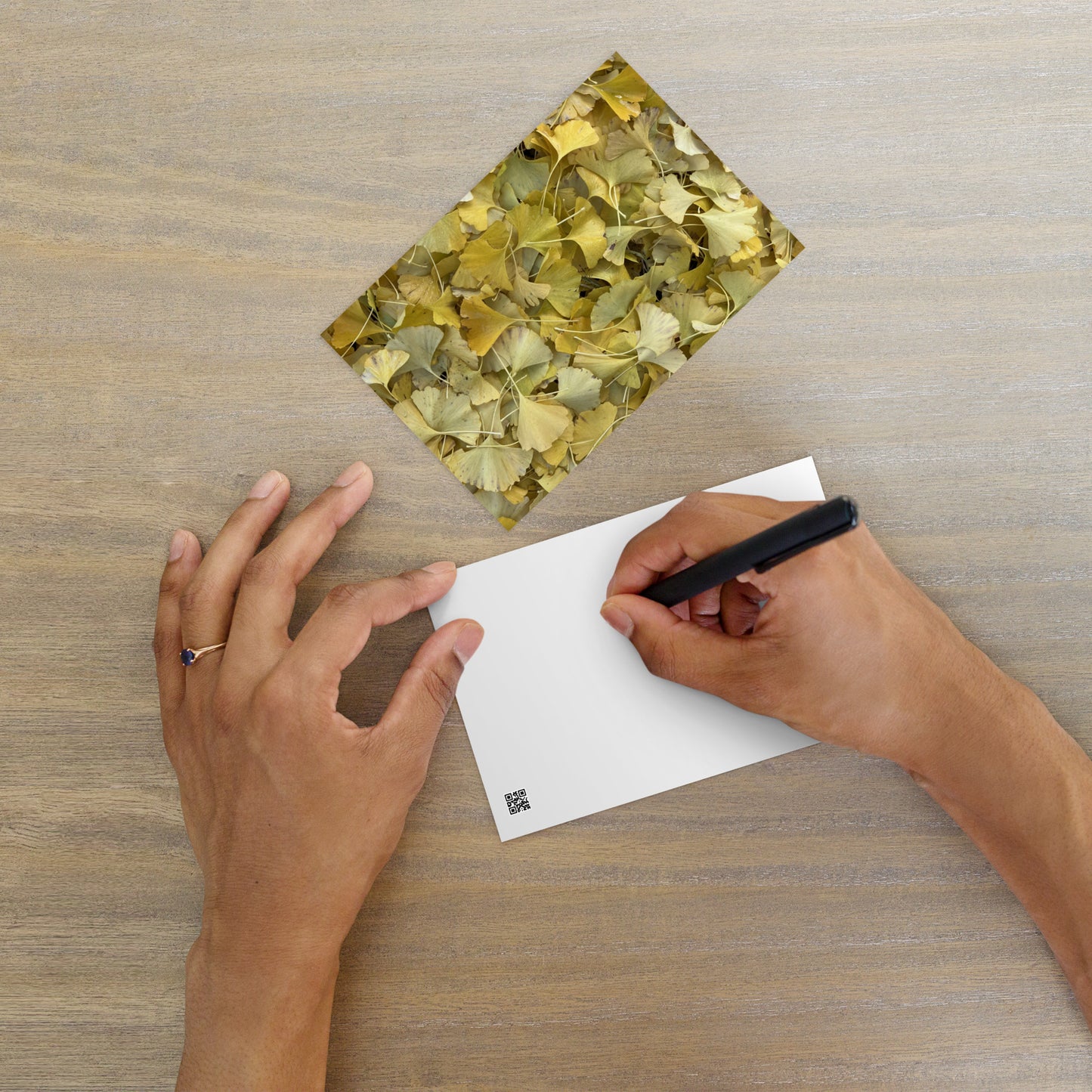 Minimalist art postcard featuring the 'Ginkgo Fallen Leaves' photo art. / ポストカード：「イチョウの落ち葉」のフォトアートを配したミニマリストデザイン。