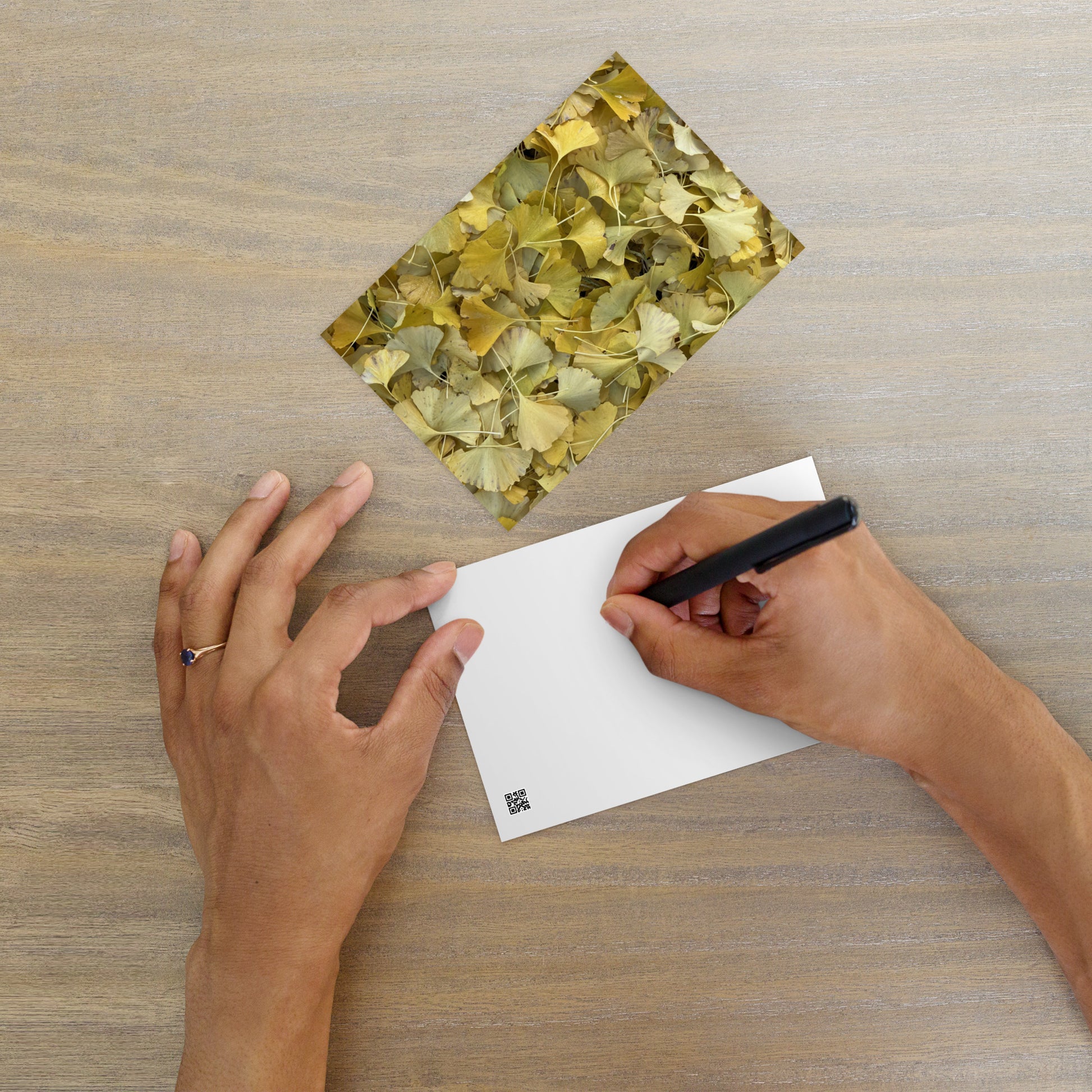 Minimalist art postcard featuring the 'Ginkgo Fallen Leaves' photo art. / ポストカード：「イチョウの落ち葉」のフォトアートを配したミニマリストデザイン。