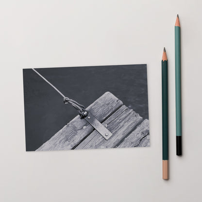 Minimalist art postcard featuring the 'Ocean Pier (B&W)' photo art. / ポストカード：「海の桟橋 (モノクロ)」のフォトアートを配したミニマリストデザイン。
