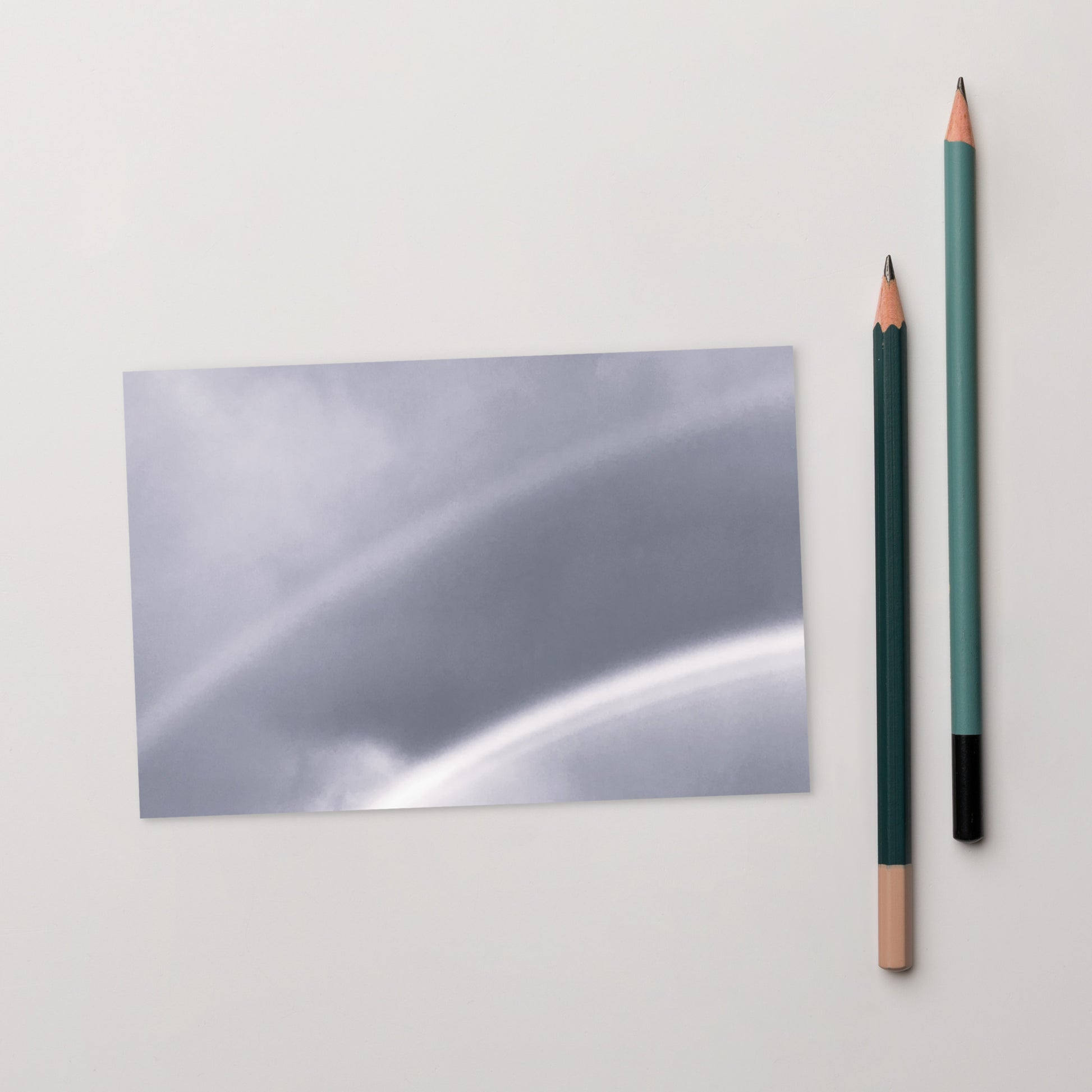 Minimalist art postcard featuring the 'Double Rainbow (B&W)' photo art. / ポストカード：「ダブルレインボー (モノクロ)」のフォトアートを配したミニマリストデザイン。
