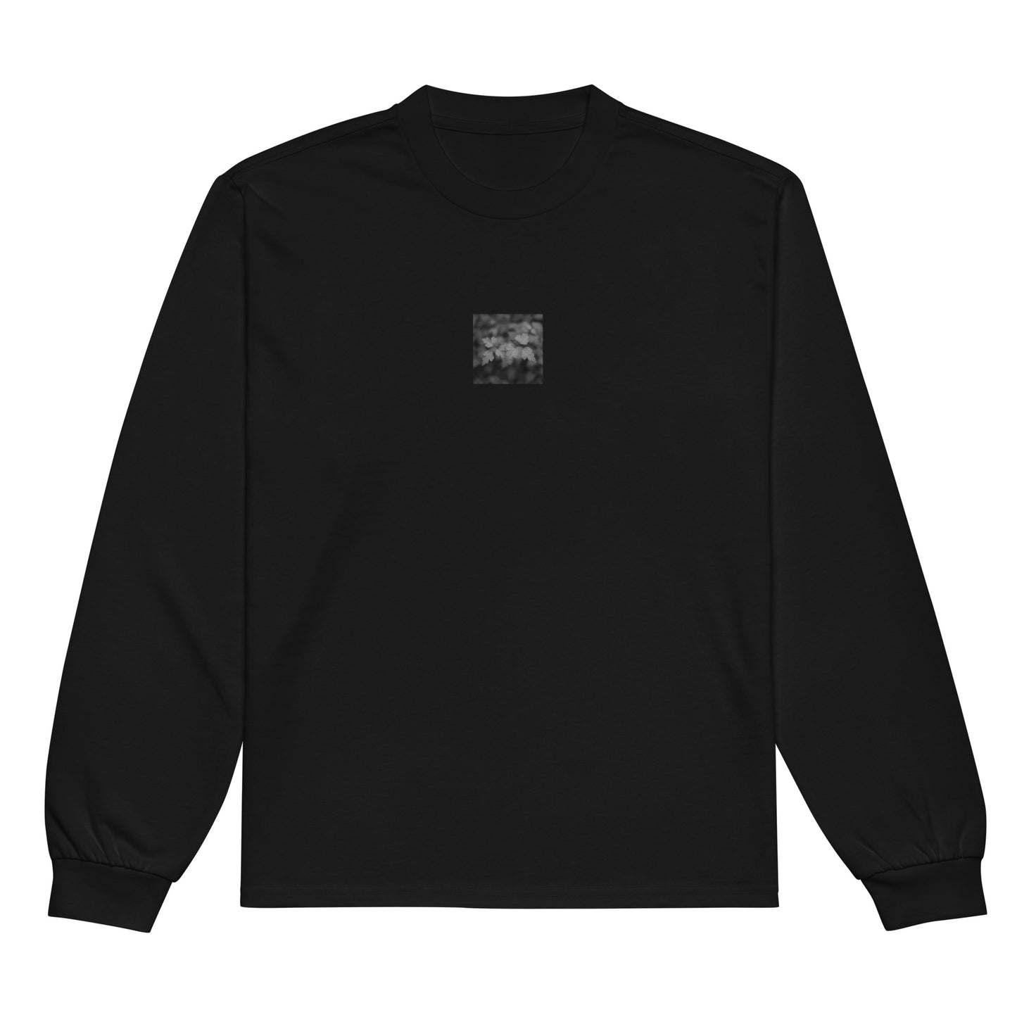 【Black】
Minimalist mode style premium heavyweight black long sleeve t-shirt with a 'plants' black and white botanical art print on the front / モードストリート系プレミアムヘビーウェイト長袖シャツ（ブラック）、フロントに「植物」のモノクロアートプリント（ロンT）
