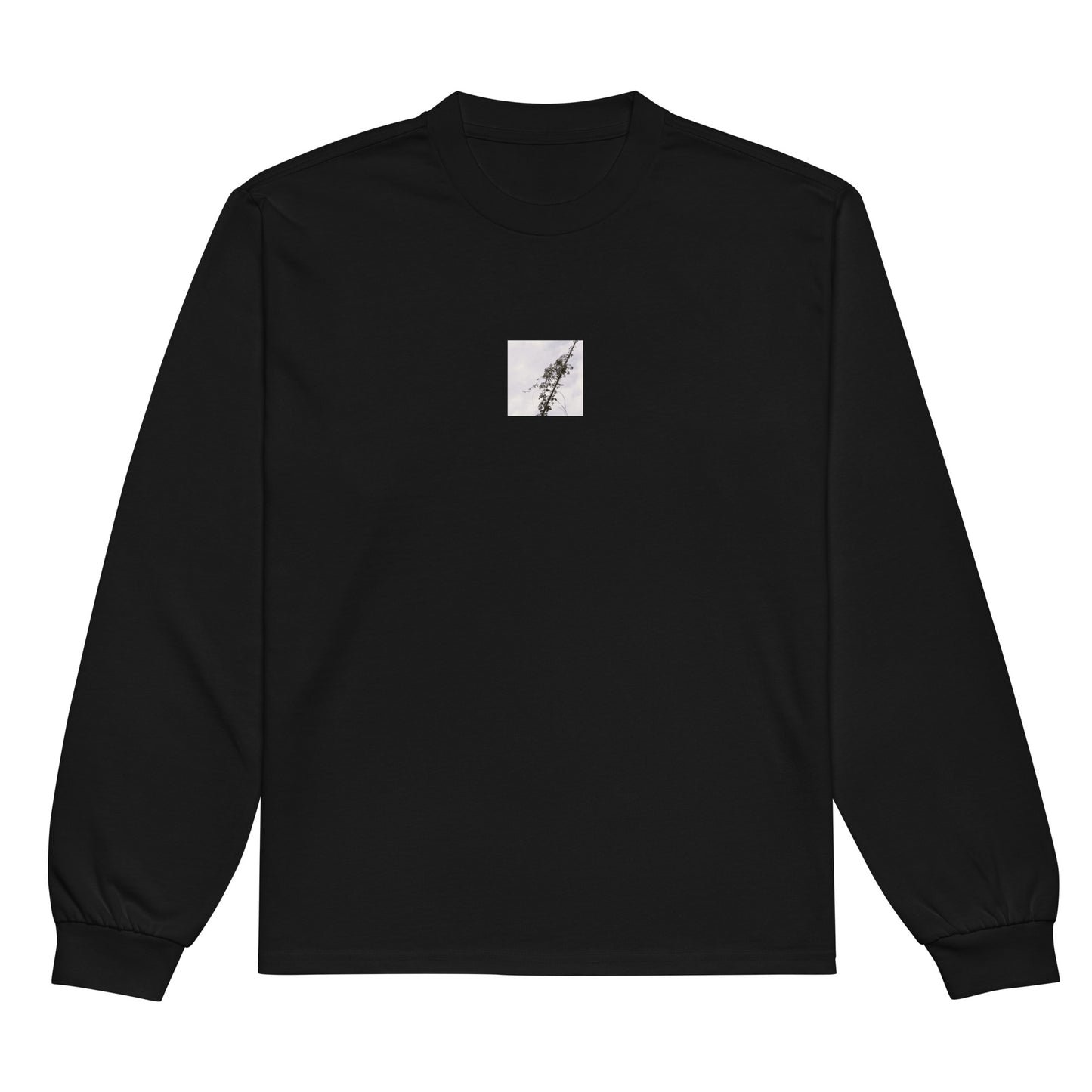 Minimalist mode style unisex premium heavyweight black long sleeve shirt with a 'Vines Entangled on a Utility Pole' black and white photo print / モードストリート系ユニセックス・プレミアムヘビーウェイト長袖Tシャツ（ブラック）、フロントに「電柱に絡まるツル」のモノクロ写真プリント（長袖Tシャツ）