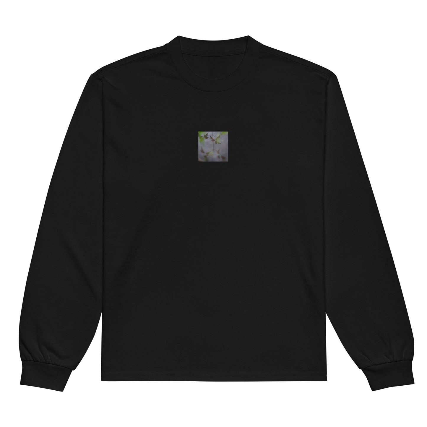 Minimalist mode style unisex premium heavyweight black long sleeve shirt with a 'Water Surface & Leaves' art print / モードストリート系ユニセックス・プレミアム・ヘビーウェイト長袖Tシャツ（ブラック）、フロントに「水面と葉」のアートプリント（長袖Tシャツ）