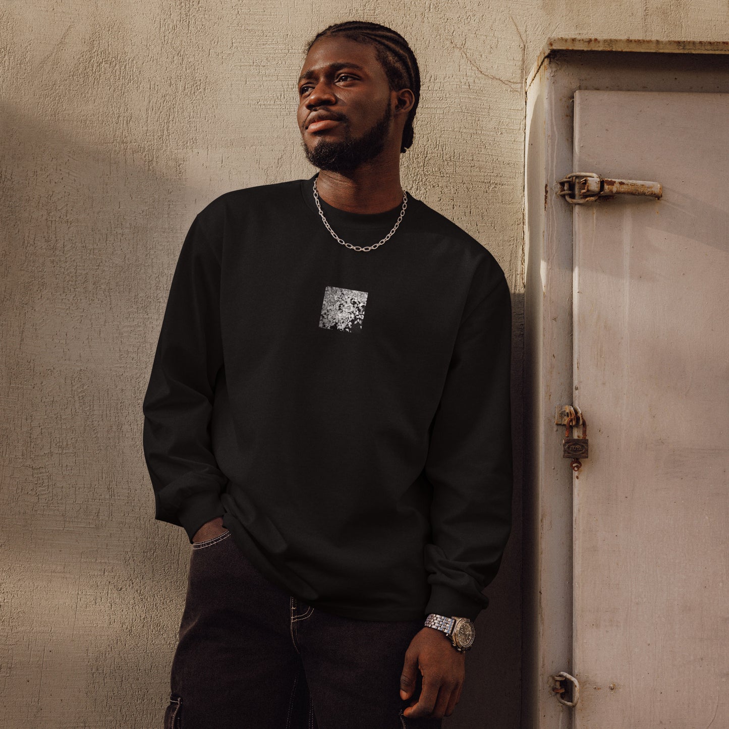 Minimalist streetwear style premium heavyweight long sleeve shirt in black featuring the 'Ginkgo Biloba (B&W)' photo art on the front. / モードストリート系プレミアム・ヘビーウェイト長袖Tシャツ（ブラック）フロントに「イチョウ (モノクロ)」のフォトアートを配したデザイン。