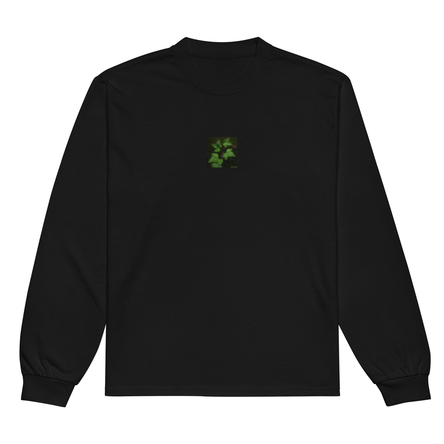Minimalist streetwear style premium heavyweight long sleeve shirt in black featuring the 'ivy' photo art on the front. / モードストリート系プレミアム・ヘビーウェイト長袖Tシャツ（ブラック）フロントに「アイビー」のフォトアートを配したデザイン。