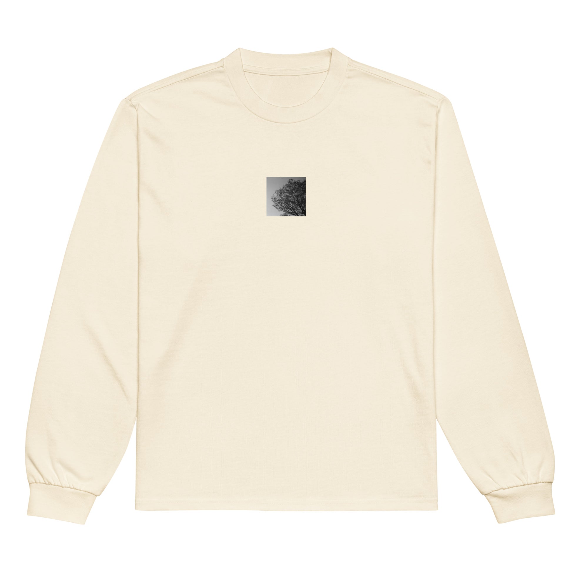 【Ecru】
Minimalist mode style premium heavyweight ecru-colored long sleeve shirt with a 'Tree and Wind' black and white photo print on the front / モードストリート系プレミアムヘビーウェイト長袖シャツ（エクリュ）、フロントに「木と風」のモノクロ写真プリント