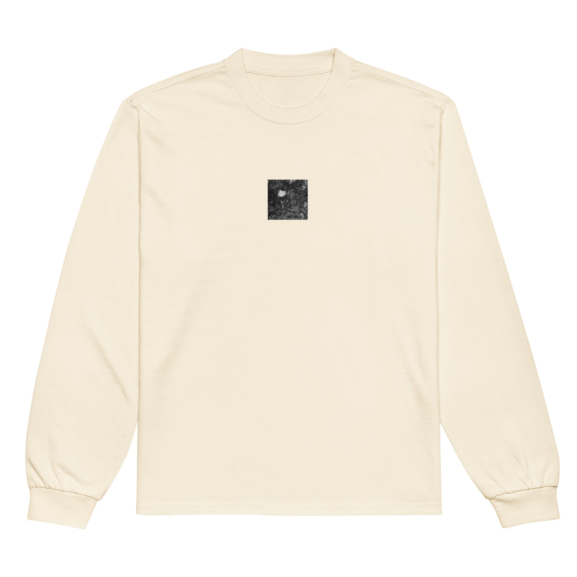 【Ecru】
Minimalist mode style premium heavyweight ecru-colored long sleeve t-shirt with a 'Camellia Flower' black and white photo print on the front / モードストリート系プレミアムヘビーウェイト長袖シャツ（エクリュ）、フロントに「カメリア（椿）」のモノクロ写真プリント（ロンT）