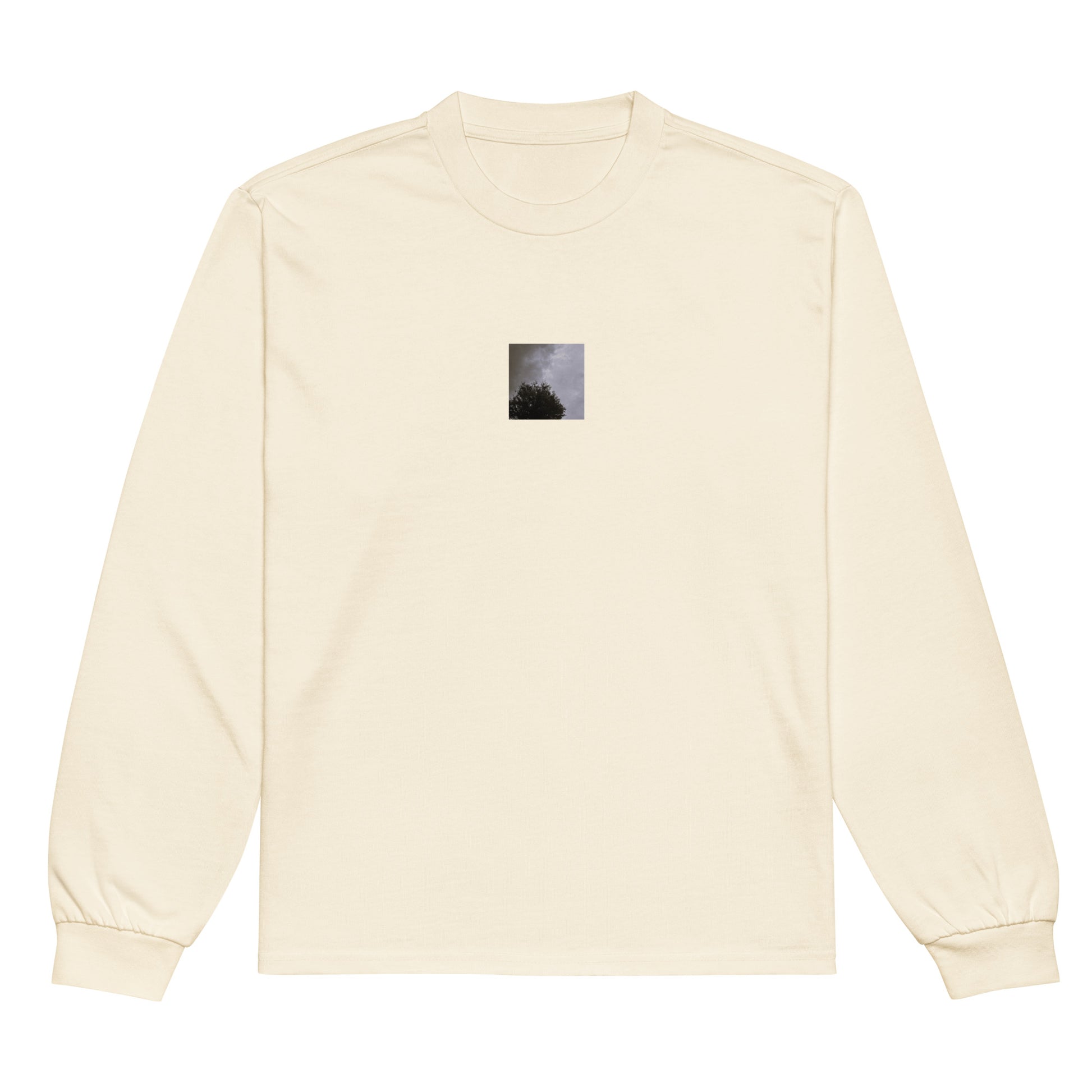 Minimalist mode style unisex premium heavyweight ecru long sleeve shirt with a 'Clouds & Tree' black and white photo print / モードストリート系ユニセックス・プレミアム・ヘビーウェイト長袖Tシャツ（エクリュ）、フロントに「Clouds & Tree（雲と木）」のモノクロ写真プリント（長袖Tシャツ）