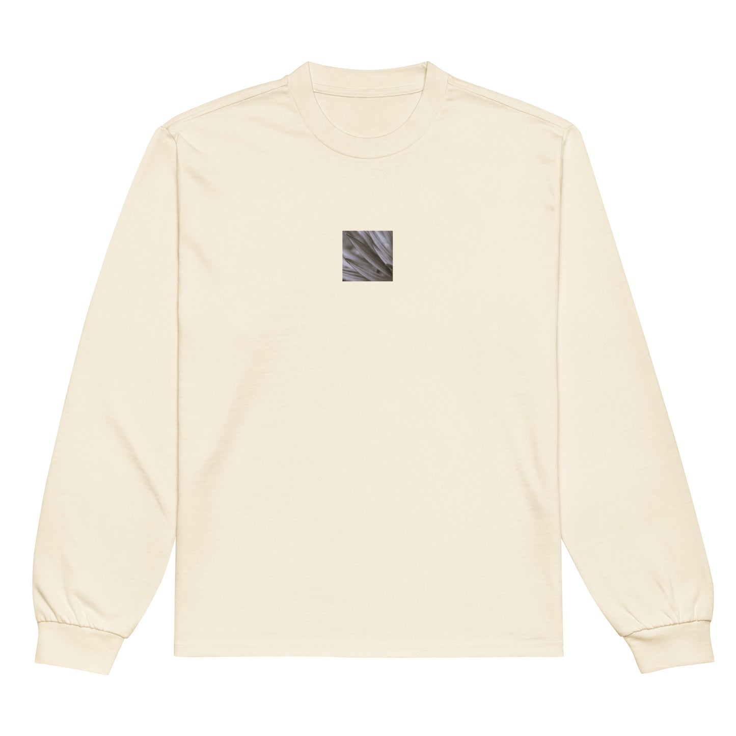 Minimalist mode style unisex premium heavyweight ecru long sleeve shirt with a 'Yucca Plant' black and white photo print / モードストリート系ユニセックス・プレミアム・ヘビーウェイト長袖Tシャツ（エクリュ）、フロントに「Yucca Plant（ユッカの植物）」のモノクロ写真プリント（長袖Tシャツ）