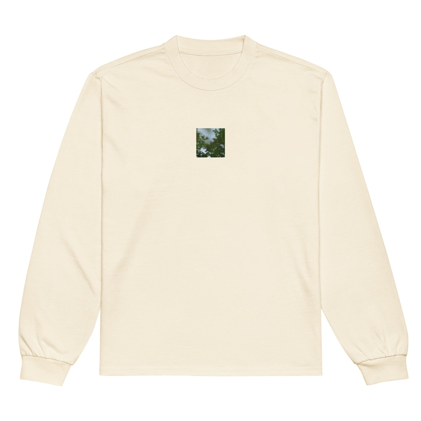Minimalist streetwear style unisex premium heavyweight long sleeve shirt in ecru, featuring a 'Tree Branches' botanical print on the chest. / Tree Branches プレミアム・ヘビーウェイト長袖Tシャツ（エクリュ）：クリーンで洗練された色合いの、ミニマリストのための都会的なモードストリート系長袖Tシャツ。
