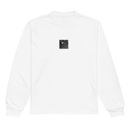 【White】
Minimalist mode style premium heavyweight white long sleeve t-shirt with a 'Camellia Flower' black and white photo print on the front / モードストリート系プレミアムヘビーウェイト長袖シャツ（ホワイト）、フロントに「カメリア（椿）」のモノクロ写真プリント（長袖シャツ）