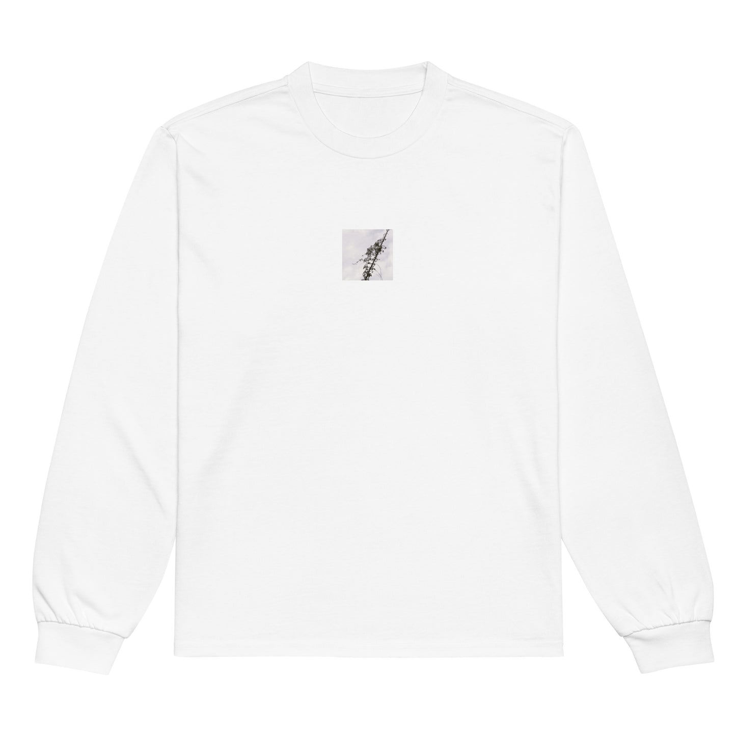 Minimalist mode style unisex premium heavyweight white long sleeve shirt with a 'Vines Entangled on a Utility Pole' black and white photo print / モードストリート系ユニセックス・プレミアムヘビーウェイト長袖Tシャツ（ホワイト）、フロントに「電柱に絡まるツル」のモノクロ写真プリント（長袖Tシャツ）