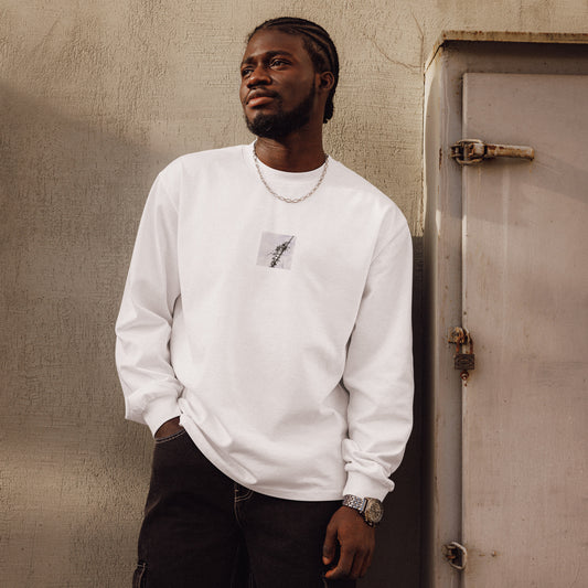 Minimalist mode style unisex premium heavyweight white long sleeve shirt with a 'Vines Entangled on a Utility Pole' black and white photo print / モードストリート系ユニセックス・プレミアムヘビーウェイト長袖Tシャツ（ホワイト）、フロントに「電柱に絡まるツル」のモノクロ写真プリント（長袖Tシャツ）