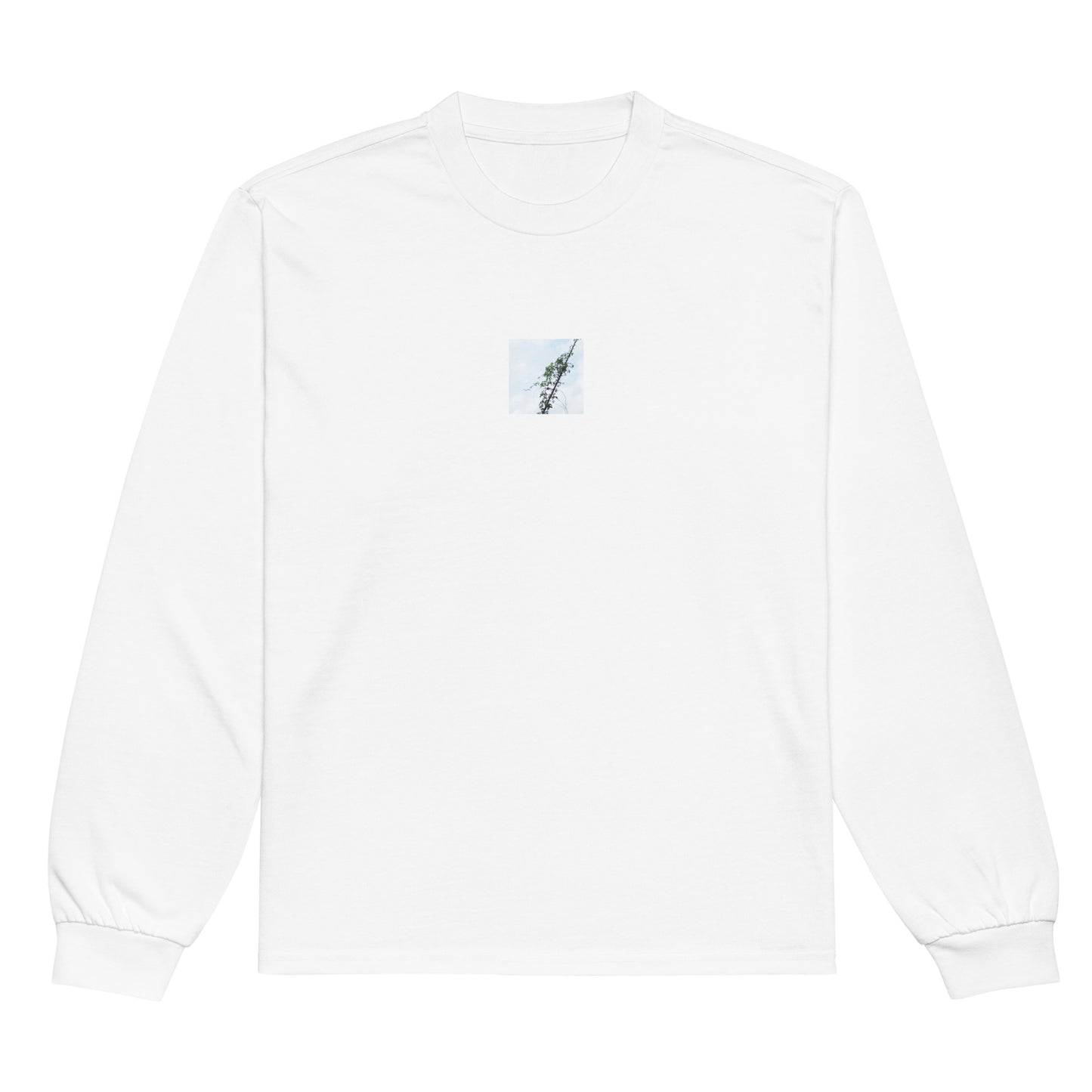 Minimalist mode style unisex premium heavyweight white long sleeve shirt with a 'Vines Entangled on a Utility Pole' photo print / モードストリート系ユニセックス・プレミアムヘビーウェイト長袖Tシャツ（ホワイト）、フロントに「電柱に絡まるツル」の写真プリント（長袖Tシャツ）