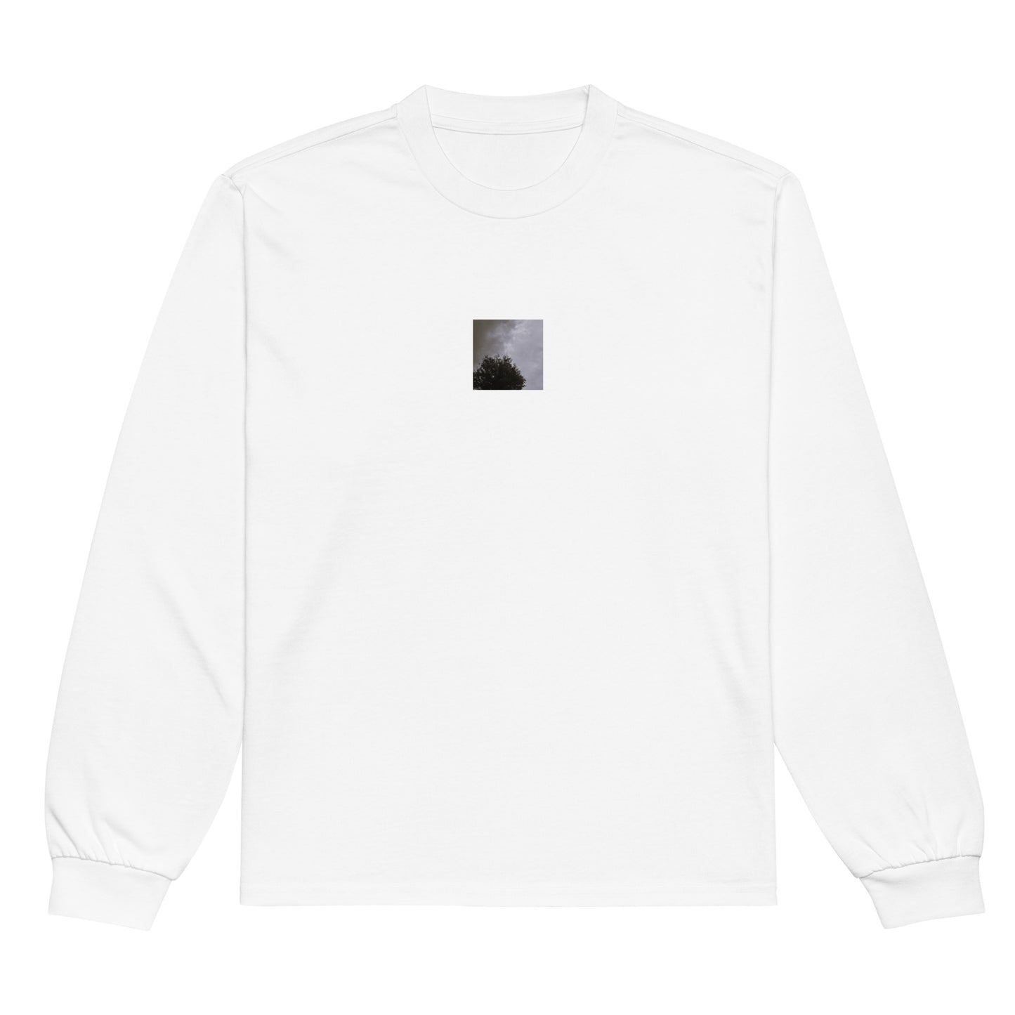 Minimalist mode style unisex premium heavyweight white long sleeve shirt with a 'Clouds & Tree' black and white photo print / モードストリート系ユニセックス・プレミアム・ヘビーウェイト長袖Tシャツ（ホワイト）、フロントに「Clouds & Tree（雲と木）」のモノクロ写真プリント（長袖Tシャツ）