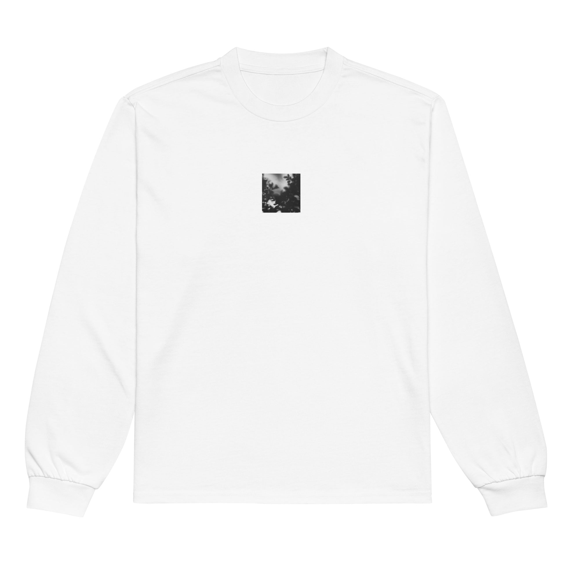 Minimalist streetwear style unisex premium heavyweight long sleeve shirt in white, featuring a 'Tree Branches' black and white photograph print on the chest. / Tree Branches（木の枝）B&W プレミアム・ヘビーウェイト長袖Tシャツ（ホワイト）：清潔感のある白地にモノクロの枝が際立つ、モダンでミニマルなモードストリート系長袖Tシャツ。