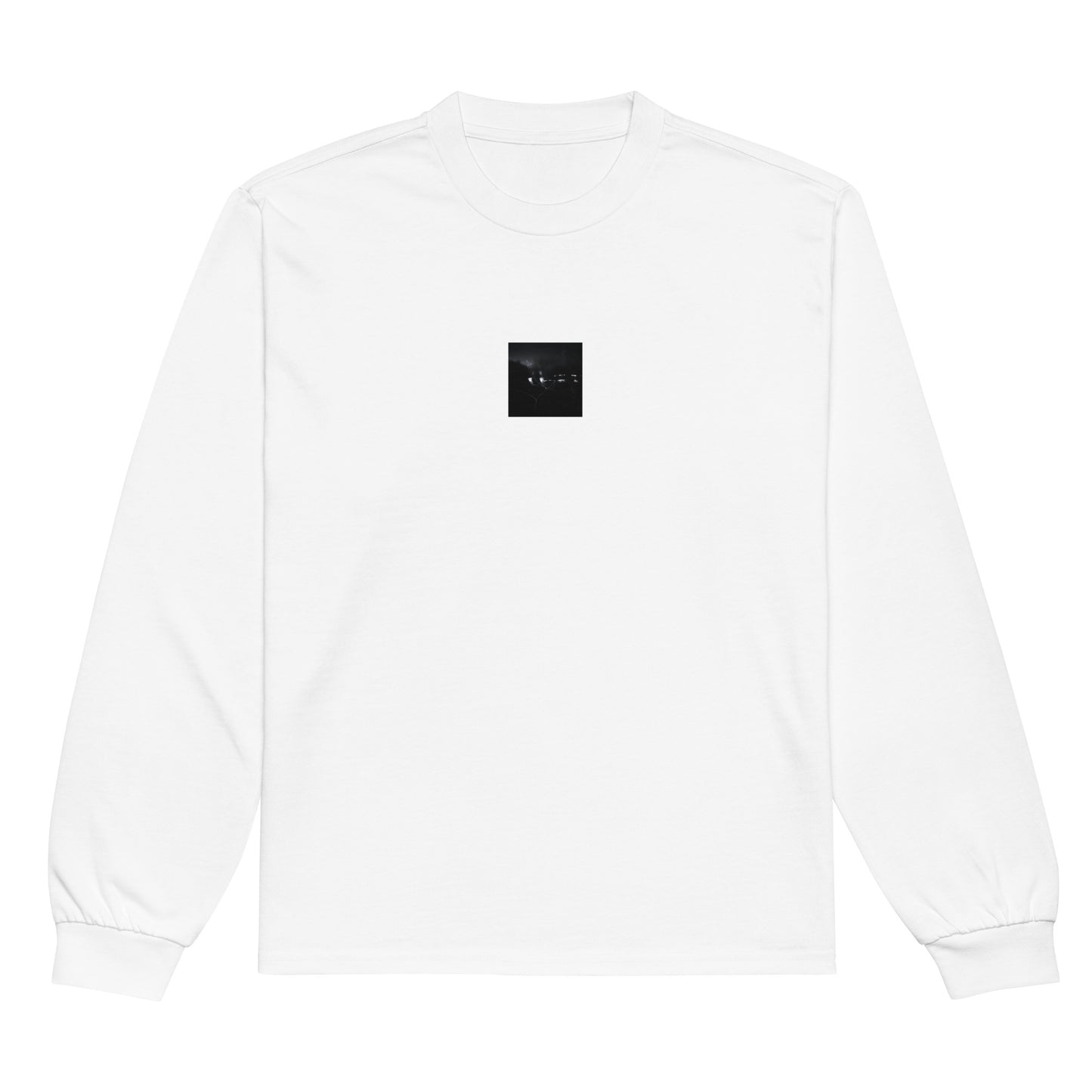 Minimalist streetwear style unisex premium heavyweight long sleeve shirt in white, featuring a 'Night Light (B&W)' photograph print. / Night Light (B&W) プレミアム・ヘビーウェイト長袖Tシャツ（ホワイト）：清潔感のある白地に、夜の光のモノクロ風景デザインが際立つ長袖Tシャツ。