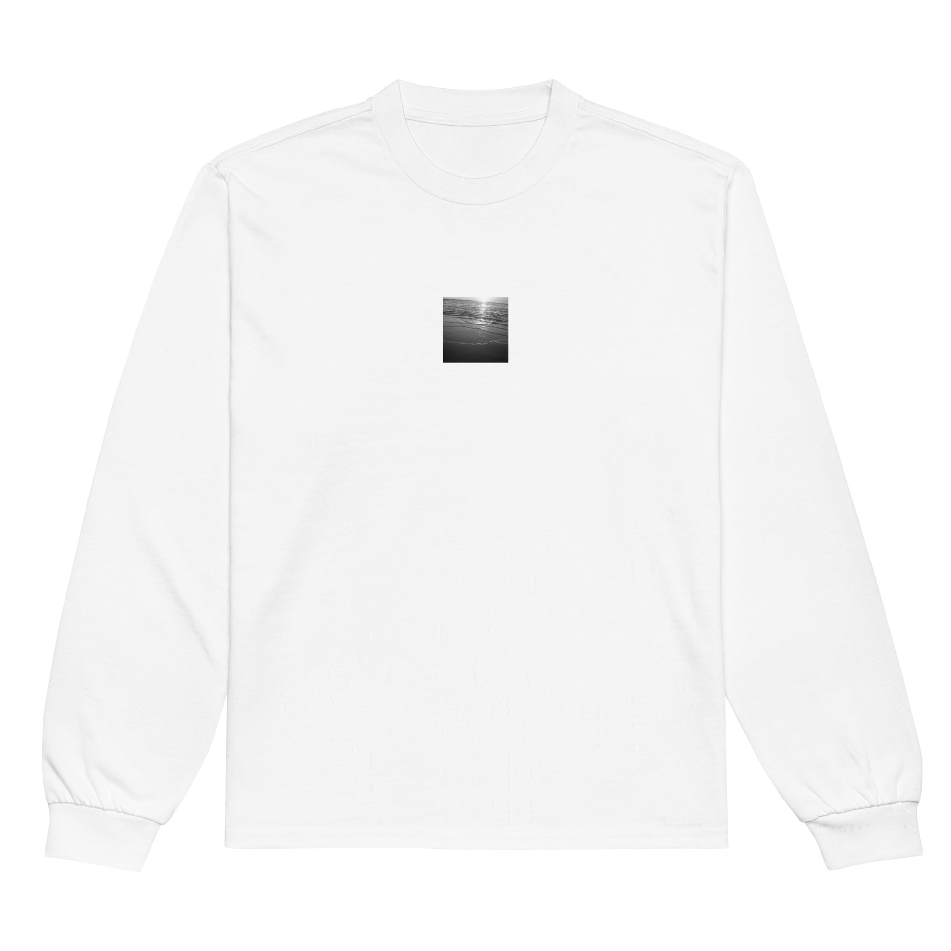 Minimalist mode style unisex premium heavyweight long sleeve shirt in white with an 'Ocean Beach' black and white photo print / モードストリート系ユニセックス・プレミアム・ヘビーウェイト長袖Tシャツ（ホワイト）、「Ocean Beach（オーシャンビーチ）」のモノクロ写真プリント