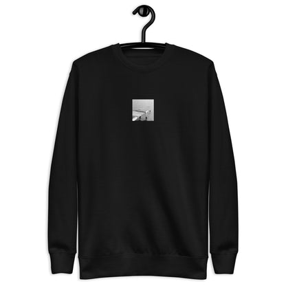 【Black】
Minimalist mode street style unisex premium sweatshirt in black with a 'Sea and Pier' black and white photo print on the front / モードストリート系ユニセックス・プレミアムスウェット（ブラック）、フロントに「桟橋と海」のモノクロ写真プリント