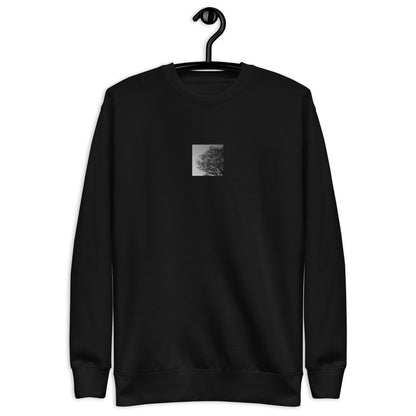 【Black】
Minimalist mode style unisex premium black sweatshirt with a 'Tree and Wind' black and white photo print on the front / モードストリート系ユニセックス・プレミアムスウェット（ブラック）、フロントに「木と風」のモノクロ写真プリント（スウェット）