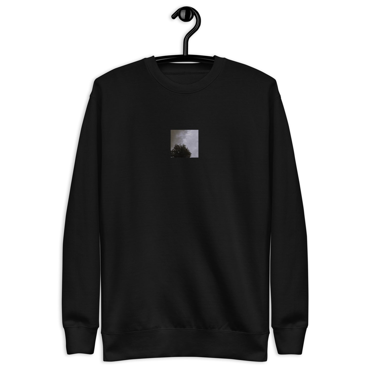 Minimalist mode style unisex black premium sweatshirt with a 'Clouds & Tree' black and white photo print / モードストリート系ユニセックス・ブラック・プレミアムスウェット、フロントに「Clouds & Tree（雲と木）」のモノクロ写真プリント（スウェット）