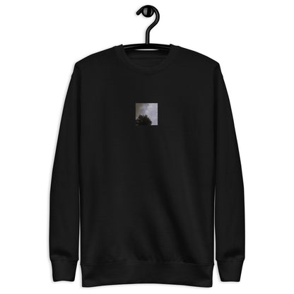 Minimalist mode style unisex black premium sweatshirt with a 'Clouds & Tree' black and white photo print / モードストリート系ユニセックス・ブラック・プレミアムスウェット、フロントに「Clouds & Tree（雲と木）」のモノクロ写真プリント（スウェット）