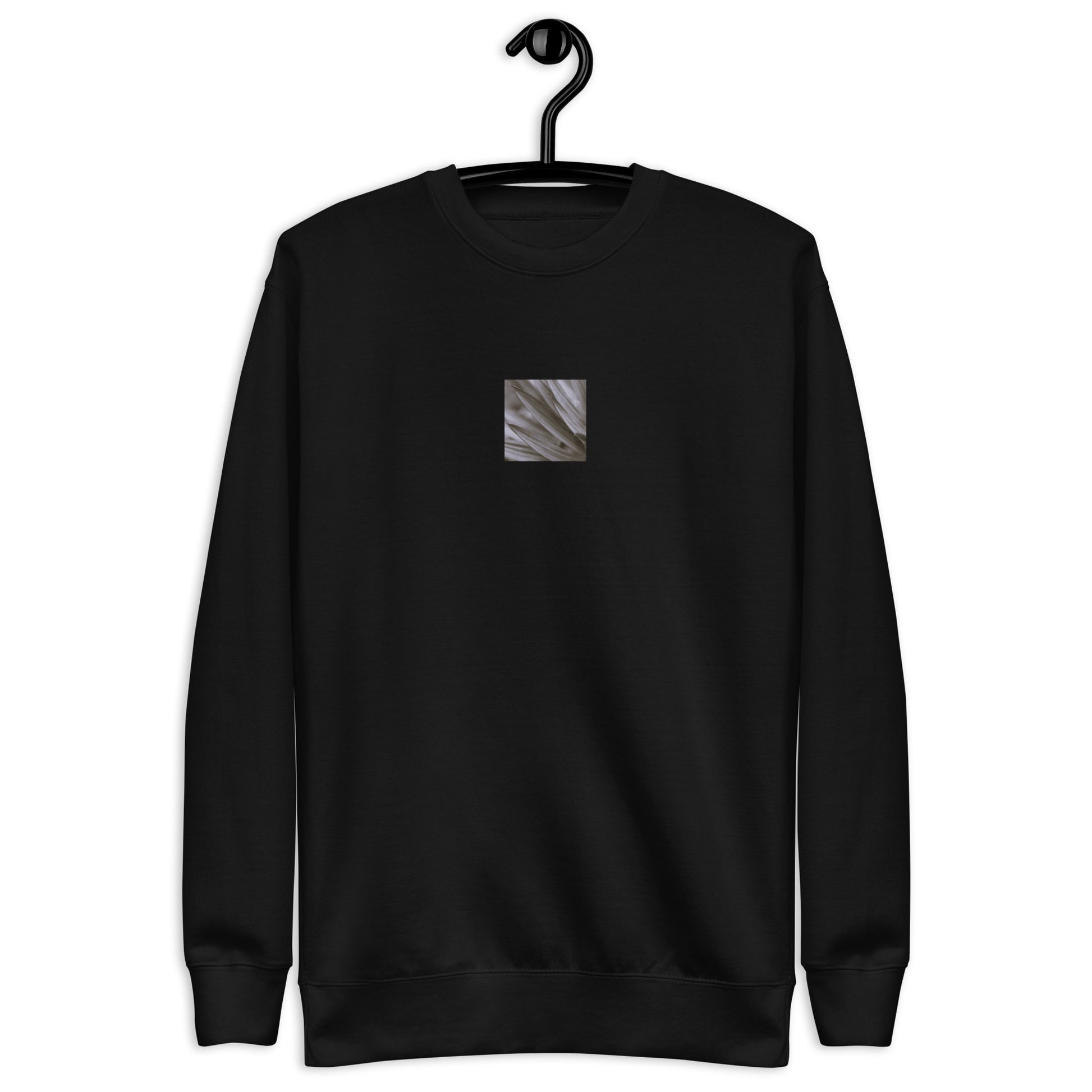 Minimalist mode style unisex black premium sweatshirt with a 'Yucca Plant' black and white photo print / モードストリート系ユニセックス・ブラック・プレミアムスウェット、フロントに「Yucca Plant（ユッカの植物）」のモノクロ写真プリント（スウェット）