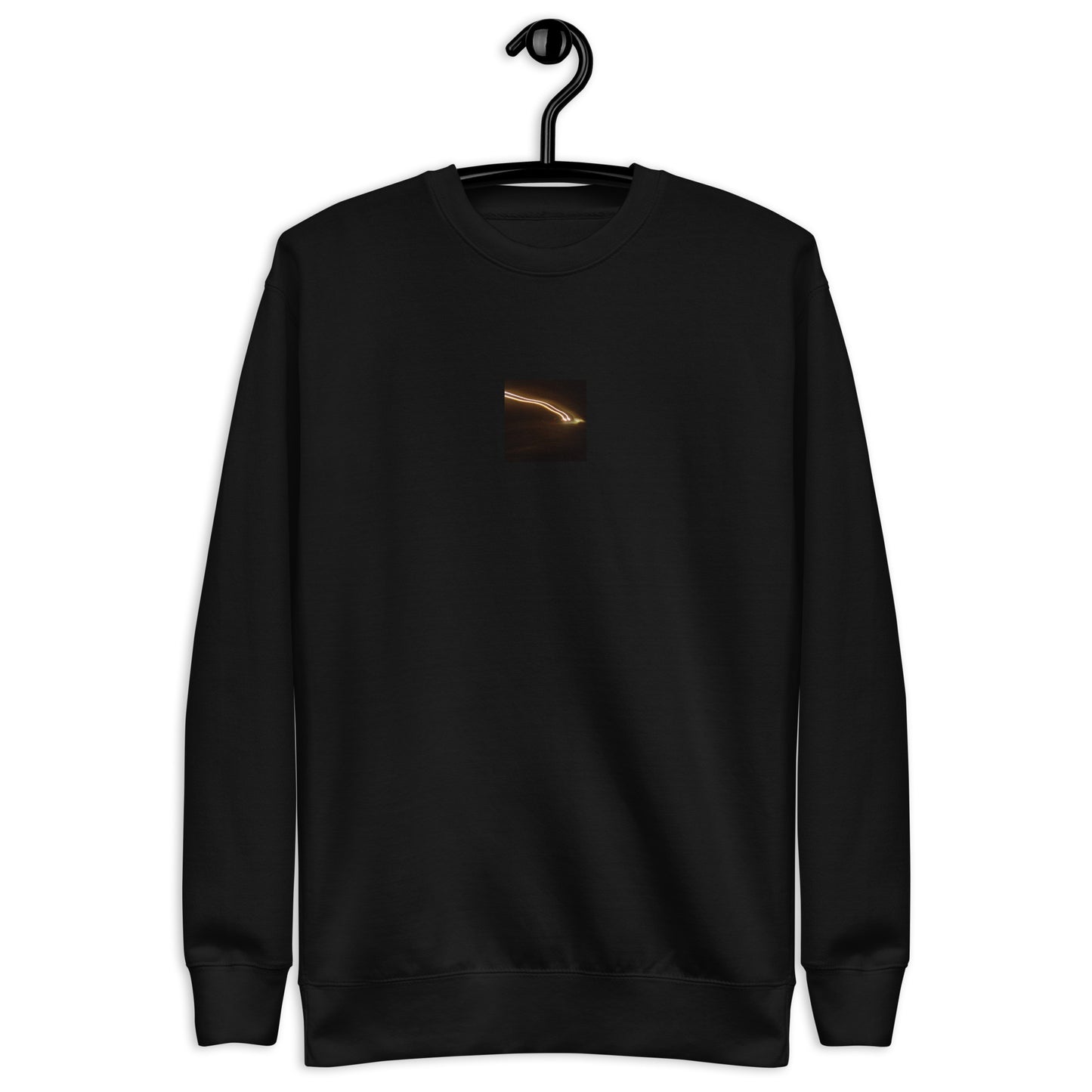 Minimalist streetwear style unisex premium sweatshirt in black, featuring a 'Night Car Lights' photograph print on the chest. / Night Car Lights プレミアム・スウェット（ブラック）：都会の夜の光の軌跡を捉えた写真が際立つ、モードストリート系ミニマリスト・スウェット。