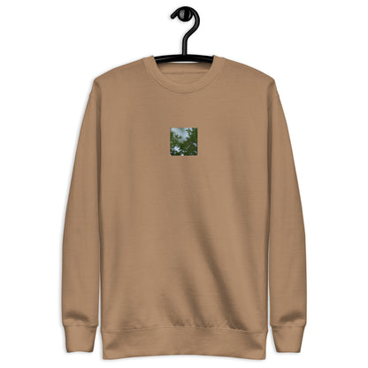Minimalist streetwear style unisex premium sweatshirt in latte, featuring a 'Tree Branches' botanical print on the chest. / Tree Branches プレミアム・スウェット（ラテ）：柔らかいラテカラーにボタニカルな枝が際立つ、都会的で洗練されたモードストリート系スウェット。