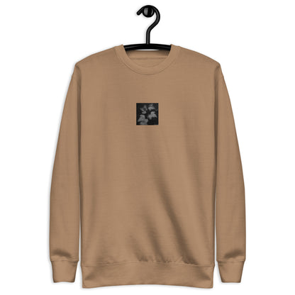 Minimalist streetwear style unisex premium sweatshirt in latte featuring the 'ivy (B&W)' photo art on the front. / モードストリート系ユニセックス・プレミアム・スウェットシャツ（ラテ）フロントに「アイビー（モノクロ）」のフォトアートを配したデザイン。