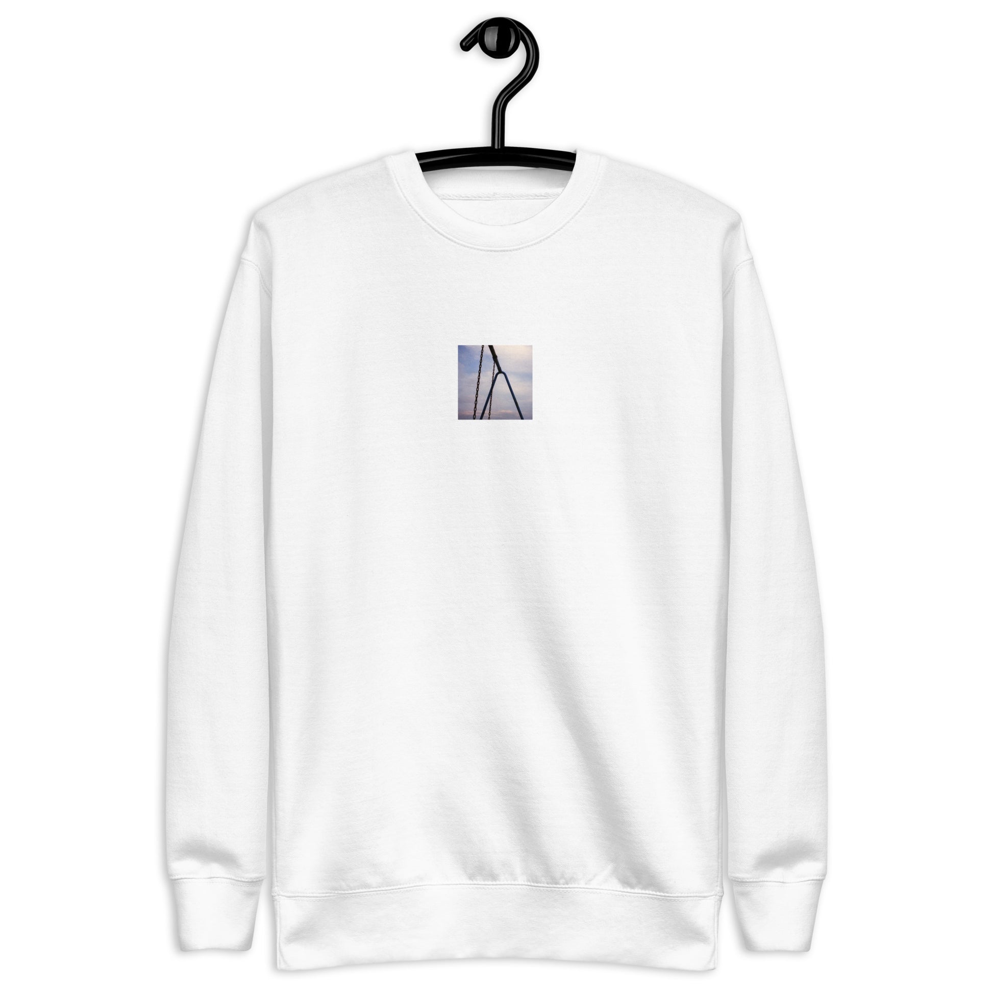 【White】
Minimalist mode street style oversized white unisex premium sweatshirt with a playground swing photo print on the front / モードストリート系オーバーサイズスウェット（ホワイト）、フロントに公園のブランコの写真プリント
