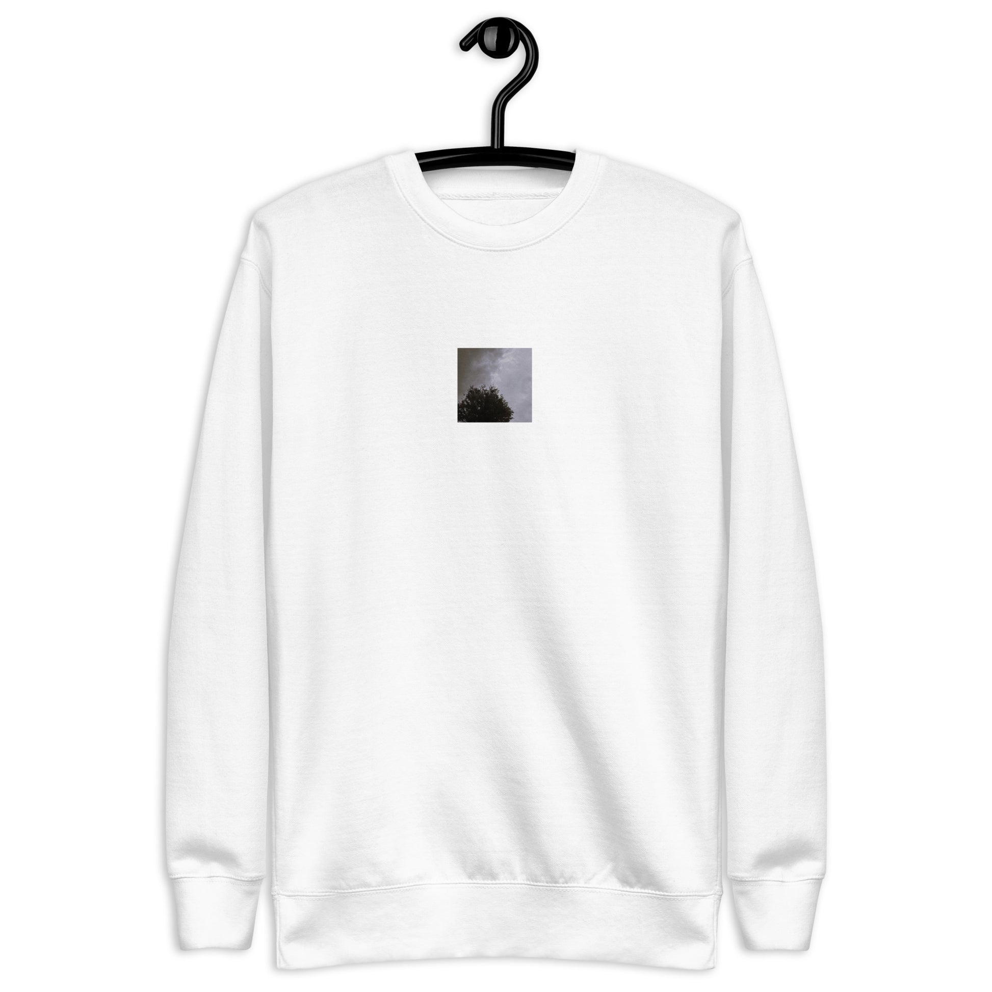 Minimalist mode style unisex white premium sweatshirt with a 'Clouds & Tree' black and white photo print / モードストリート系ユニセックス・ホワイト・プレミアムスウェット、フロントに「Clouds & Tree（雲と木）」のモノクロ写真プリント（スウェット）
