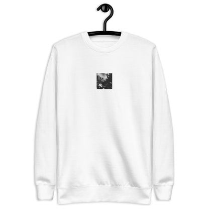 Minimalist streetwear style unisex premium sweatshirt in white, featuring a 'Tree Branches' black and white photograph print on the chest. / Tree Branches（木の枝）B&W プレミアム・スウェット（ホワイト）：清潔感のある白地にモノクロの枝が映える、モダンでミニマルなモードストリート系スウェット。