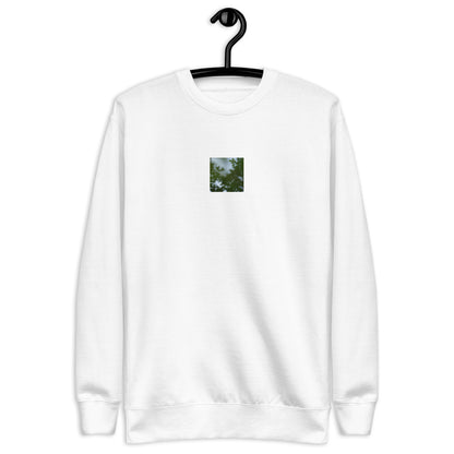 Minimalist streetwear style unisex premium sweatshirt in white, featuring a 'Tree Branches' botanical print on the chest. / Tree Branches プレミアム・スウェット（ホワイト）：清潔感のある白地にボタニカルな枝が映える、モダンでミニマルなモードストリート系スウェット。