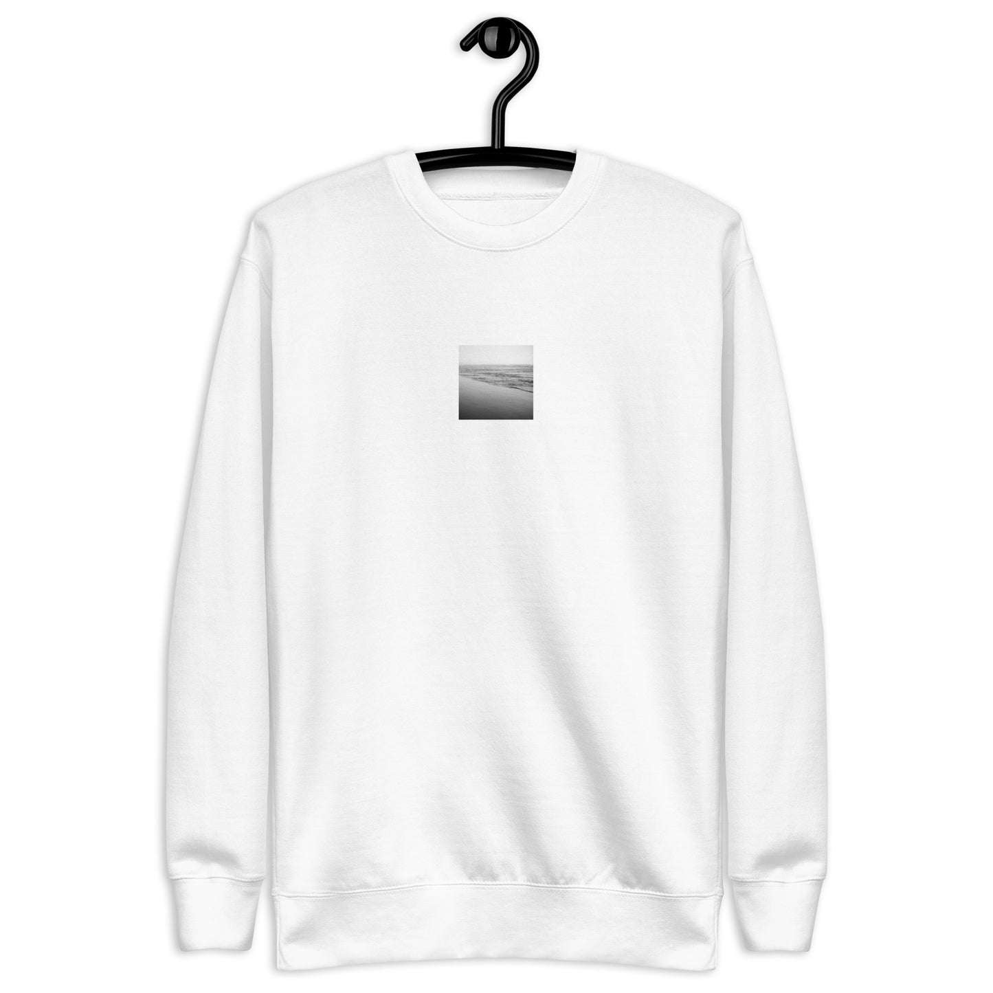 Minimalist streetwear style unisex premium sweatshirt in white with 'Ocean Beach (B&W)' photo art print. / フロントに「オーシャン・ビーチ（モノクロ）」のフォトアートプリントを配した、モードストリート系プレミアム・スウェットシャツ（ホワイト）。