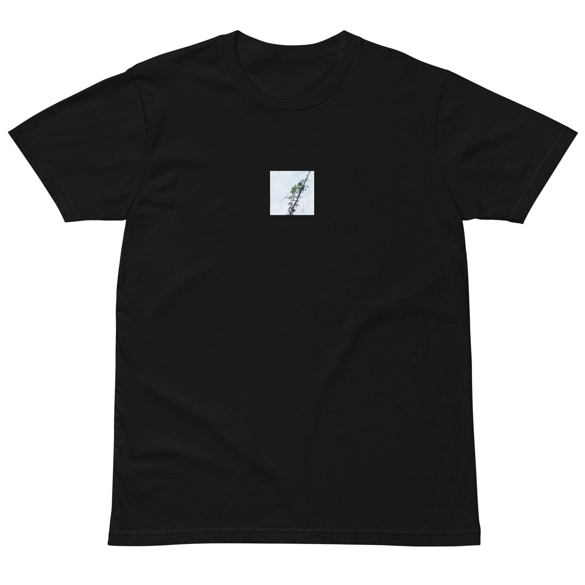 Minimalist mode style unisex premium black t-shirt with a 'Vines Entangled on a Utility Pole' photo print / モードストリート系ユニセックス・プレミアムTシャツ（ブラック）、フロントに「電柱に絡まるツル」の写真プリント（Tシャツ）