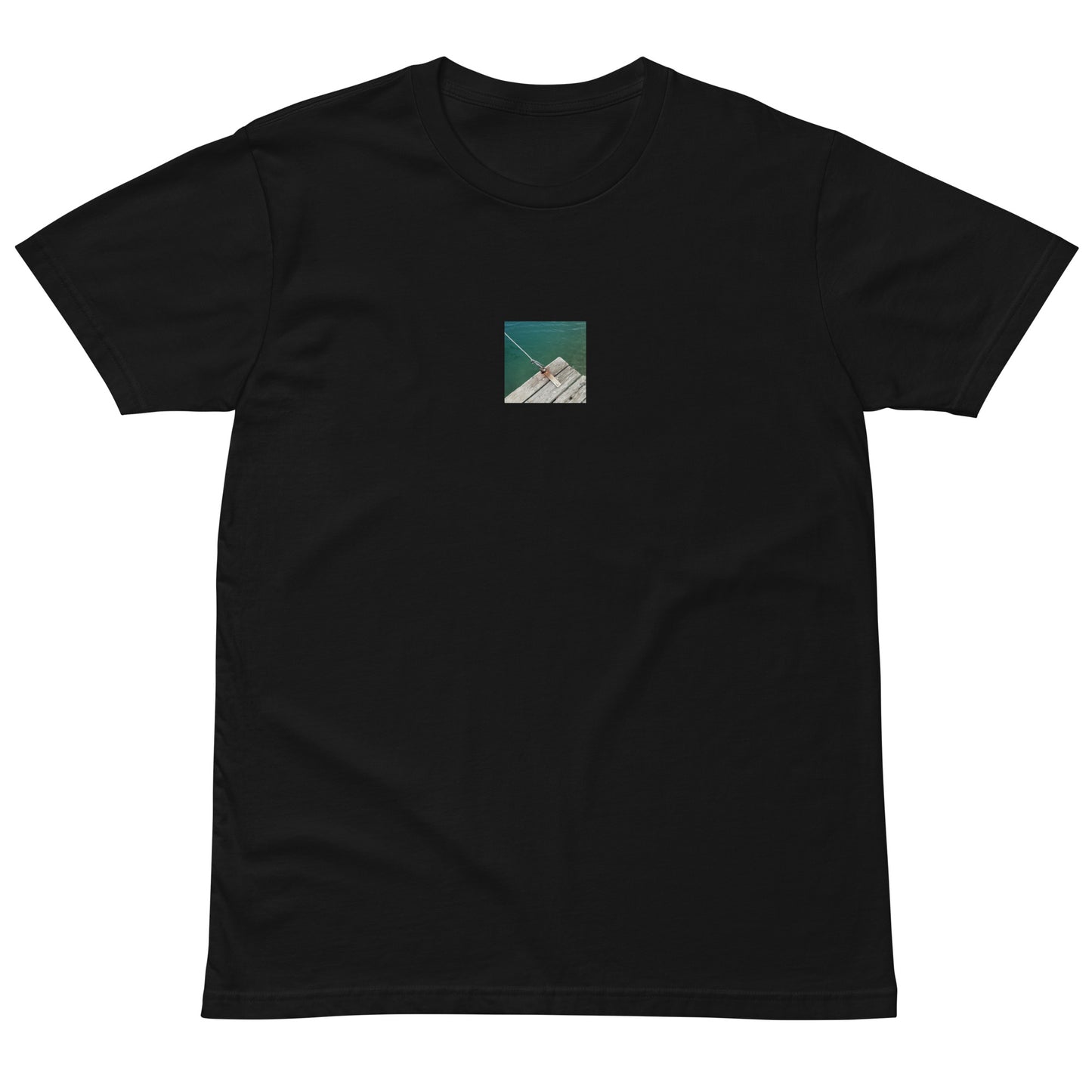 Minimalist streetwear style premium T-shirt in black featuring the 'Sea, Pier and Rope' photo art on the front. / モードストリート系プレミアムTシャツ（ブラック）フロントに「海、桟橋、ロープ」のフォトアートを配したデザイン。