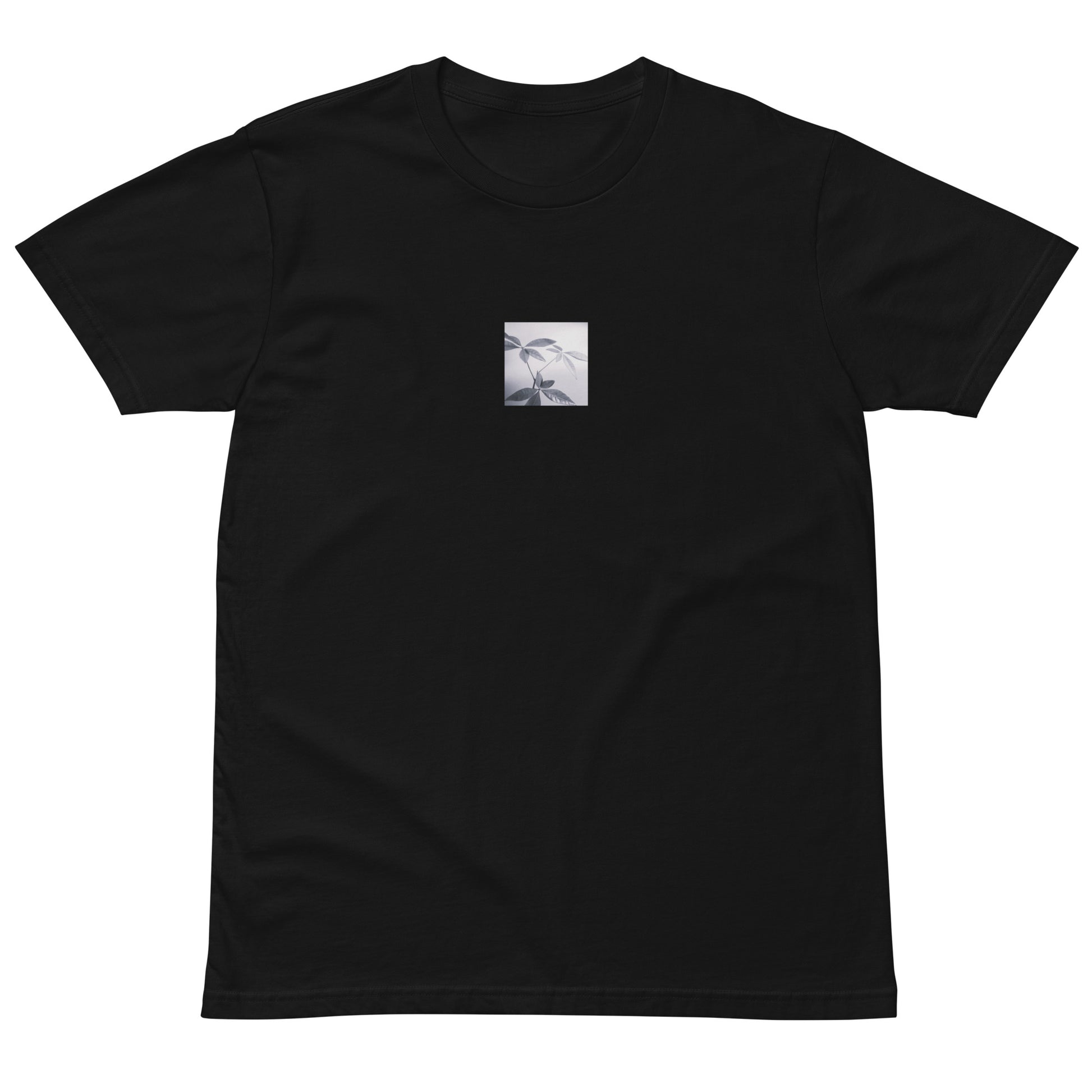 Minimalist streetwear style premium T-shirt in black featuring the 'Botanical (B&W)' photo art on the front. / モードストリート系プレミアムTシャツ（ブラック）フロントに「ボタニカル (モノクロ)」のフォトアートを配したデザイン。