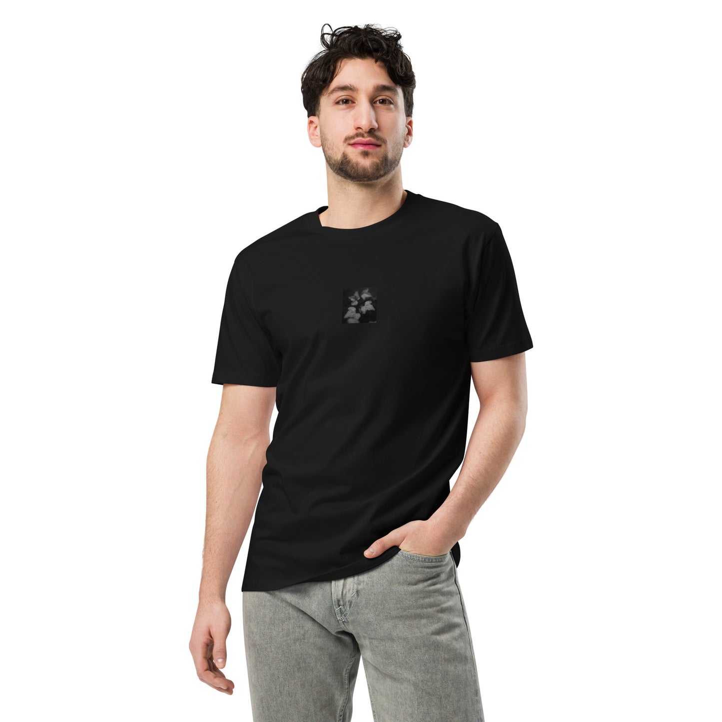 Minimalist streetwear style premium T-shirt in black featuring the 'ivy (B&W)' photo art on the front. / モードストリート系プレミアムTシャツ（ブラック）フロントに「アイビー (モノクロ)」のフォトアートを配したデザイン。