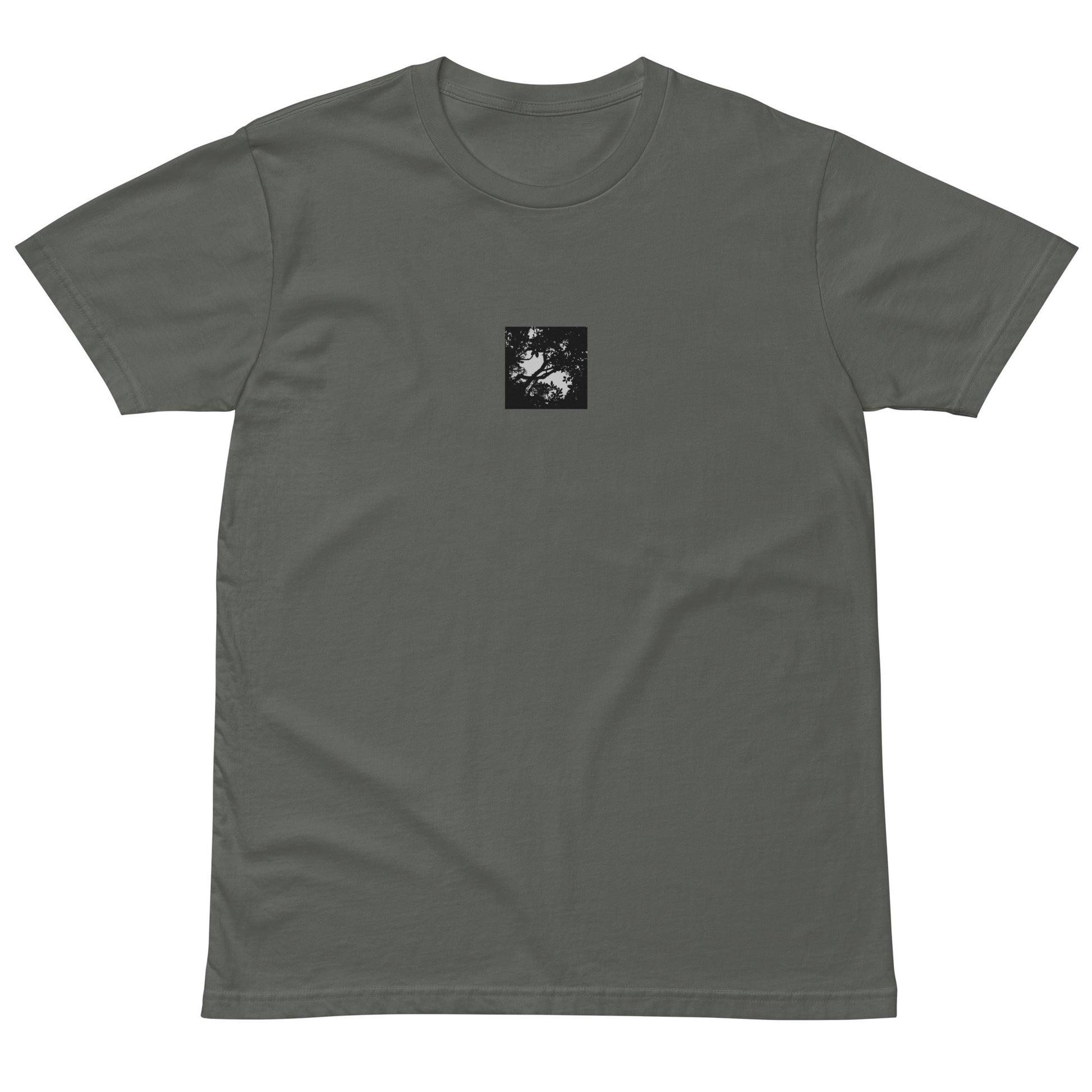 Minimalist mode style unisex premium charcoal t-shirt with a 'Forest' black and white photo print / モードストリート系ユニセックス・プレミアムTシャツ（チャコール）、フロントに「森」のモノクロ写真プリント（Tシャツ）