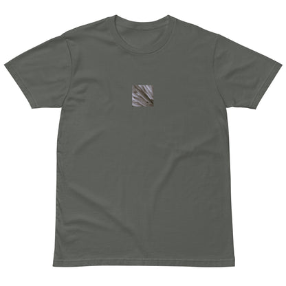 Minimalist mode style unisex premium charcoal t-shirt with a 'Yucca Plant' black and white photo print / モードストリート系ユニセックス・プレミアムTシャツ（チャコール）、フロントに「Yucca Plant（ユッカの植物）」のモノクロ写真プリント（Tシャツ）