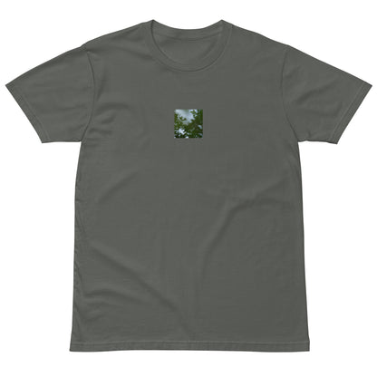 Minimalist streetwear style unisex premium T-shirt in charcoal, featuring a 'Tree Branches' botanical print on the chest. / Tree Branches プレミアムTシャツ（チャコール）：落ち着いた色味にボタニカルな枝が映える、モダンでミニマルなモードストリート系Tシャツ。