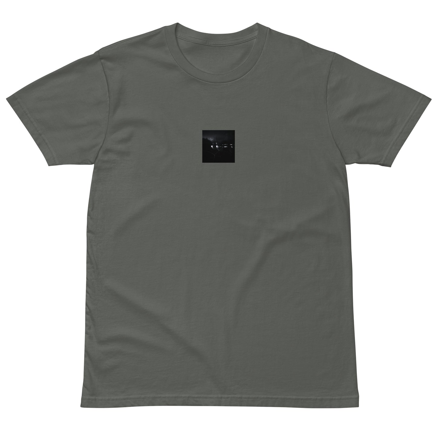 Minimalist streetwear style unisex premium T-shirt in charcoal, featuring a 'Night Light (B&W)' photograph print on the chest. / Night Light (B&W) プレミアムTシャツ（チャコール）：落ち着いた色味に夜の光のモノクロ風景が映える、モダンでミニマルなモードストリート系Tシャツ。